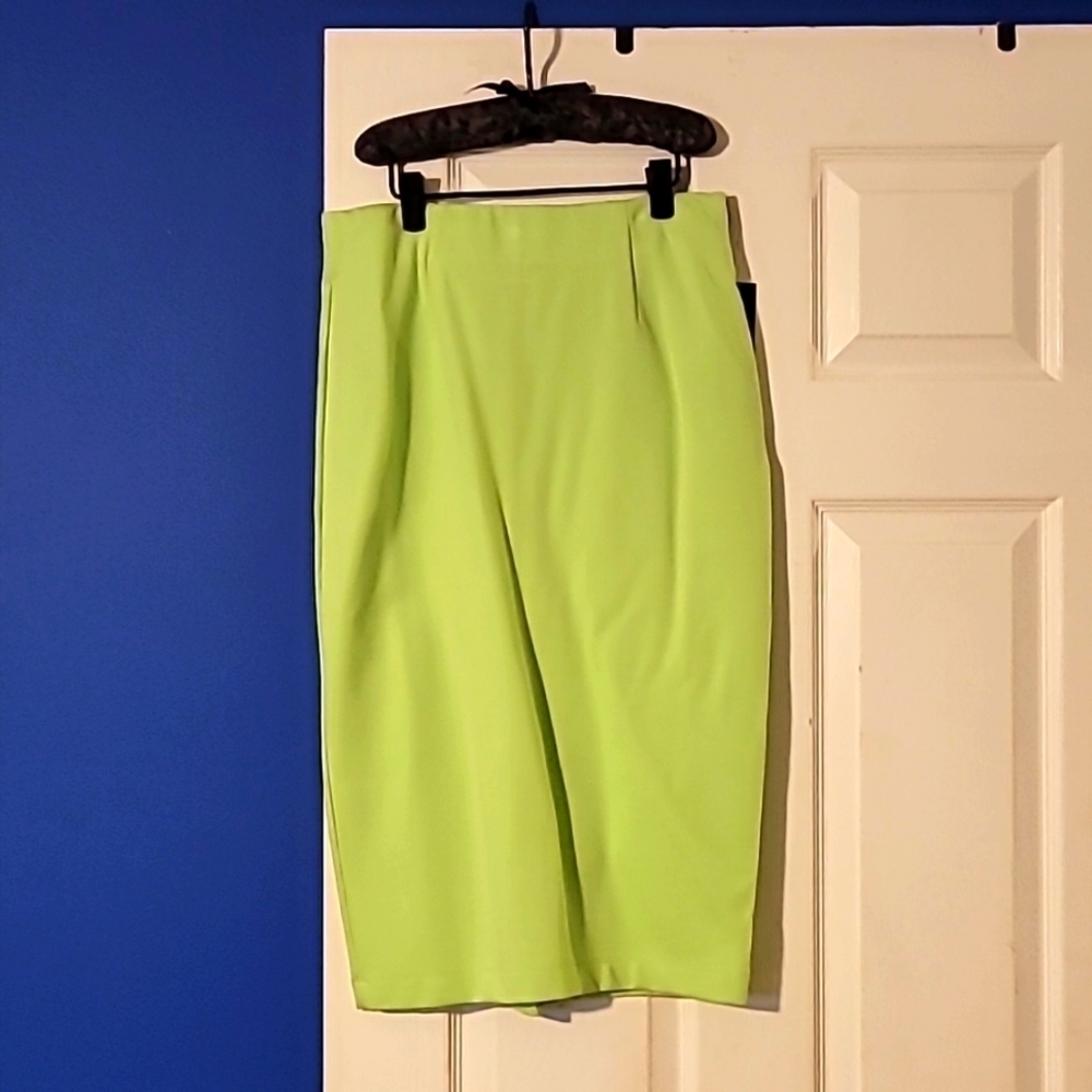 MINT green DKNY pencil skirt 👌 😍